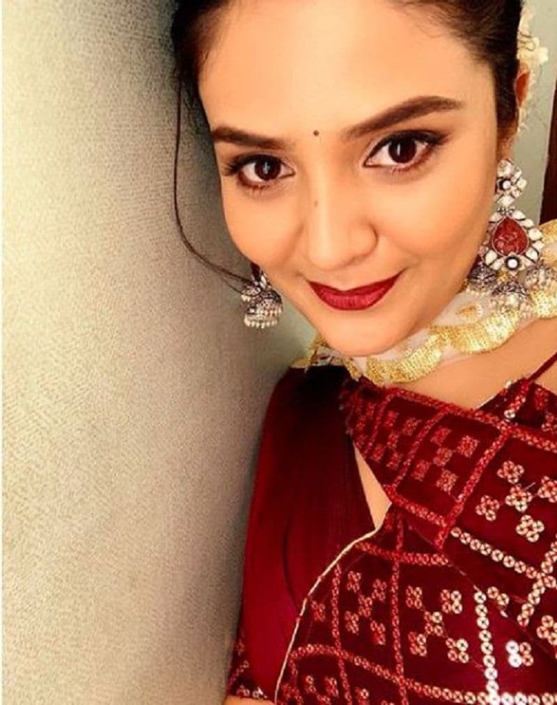 Anchor Sreemukhi Ravishing Looks In Red Dress , internet goes gaga over her looks