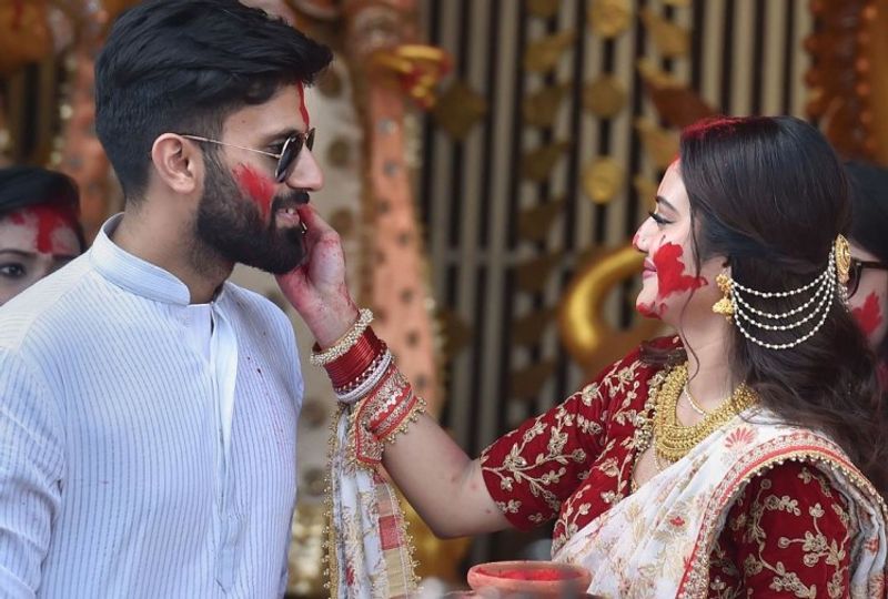 পঞ্চম- আমি চাই আইনি মারফত আমার যাবতীয় জিনিস, ব্যাগ, গয়না আমায় ফিরিয়ে দেওয়া হয়।