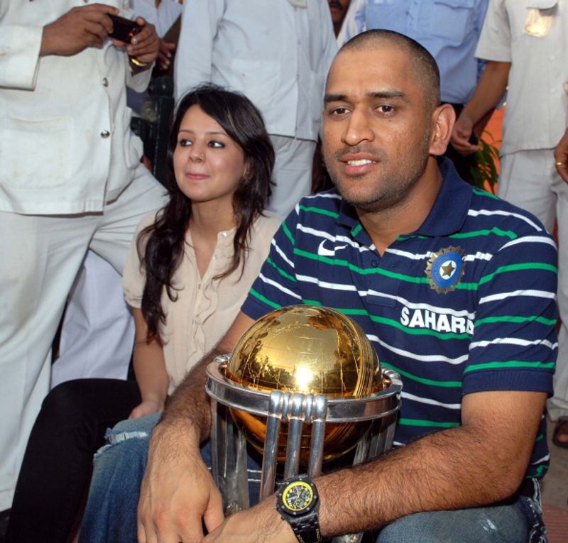 How MS Dhoni, who parted ways with schoolmate Sakshi, met again to blossom their love story?-shl