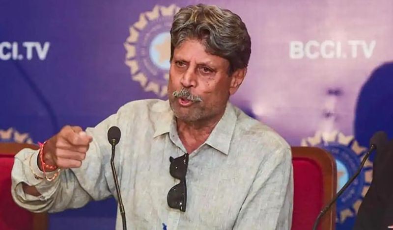 এছাড়া বিশ্বকাপ জয়ী অধিনায়ক বলেন,'দুই ধরনের ক্রিকেটার আছে। কেউ হয় প্রচণ্ড প্রতিভাবান অথচ নিজেকে মেলে ধরতে পারে না। কেউ কেউ প্রতিভা নিয়ে আসে না, অথচ বহু দিন ধরে খেলে যায়।'