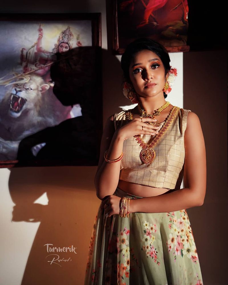 Anikha surendran Latest photos Going viral