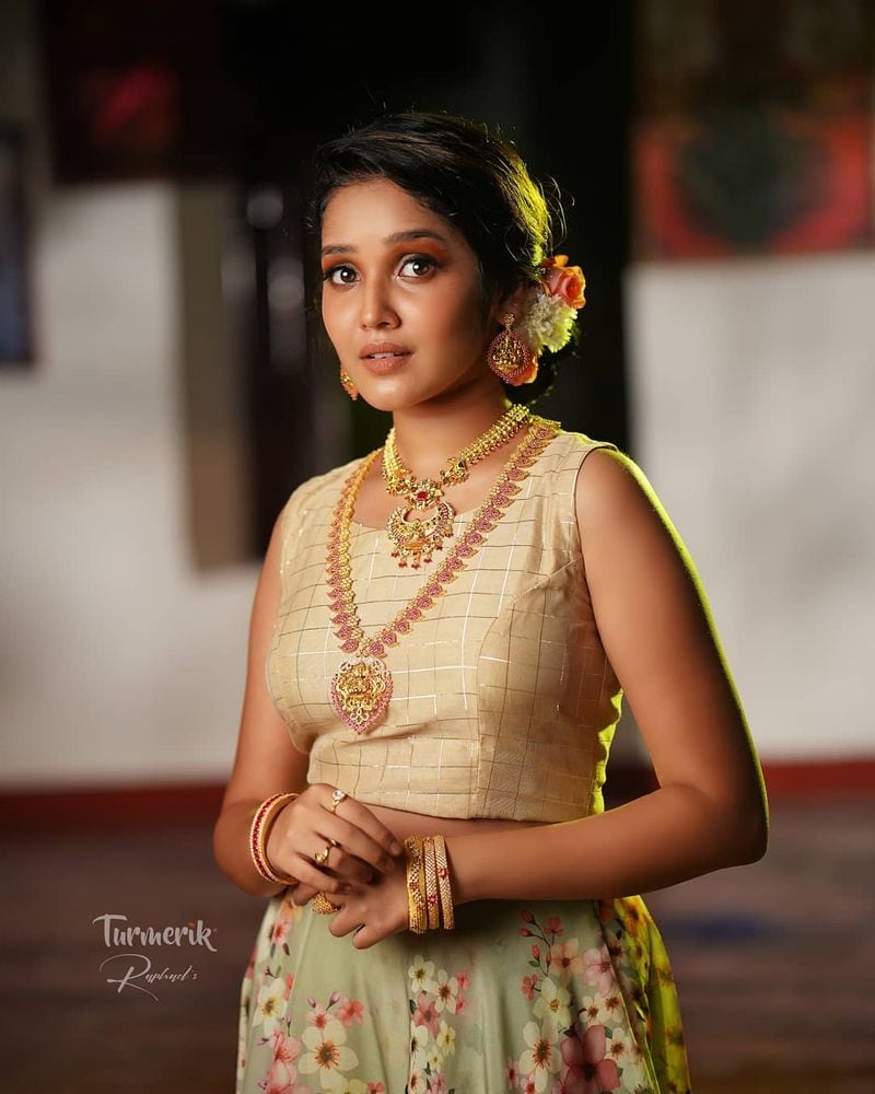 Actress Anikha surendran Latest Photos going viral