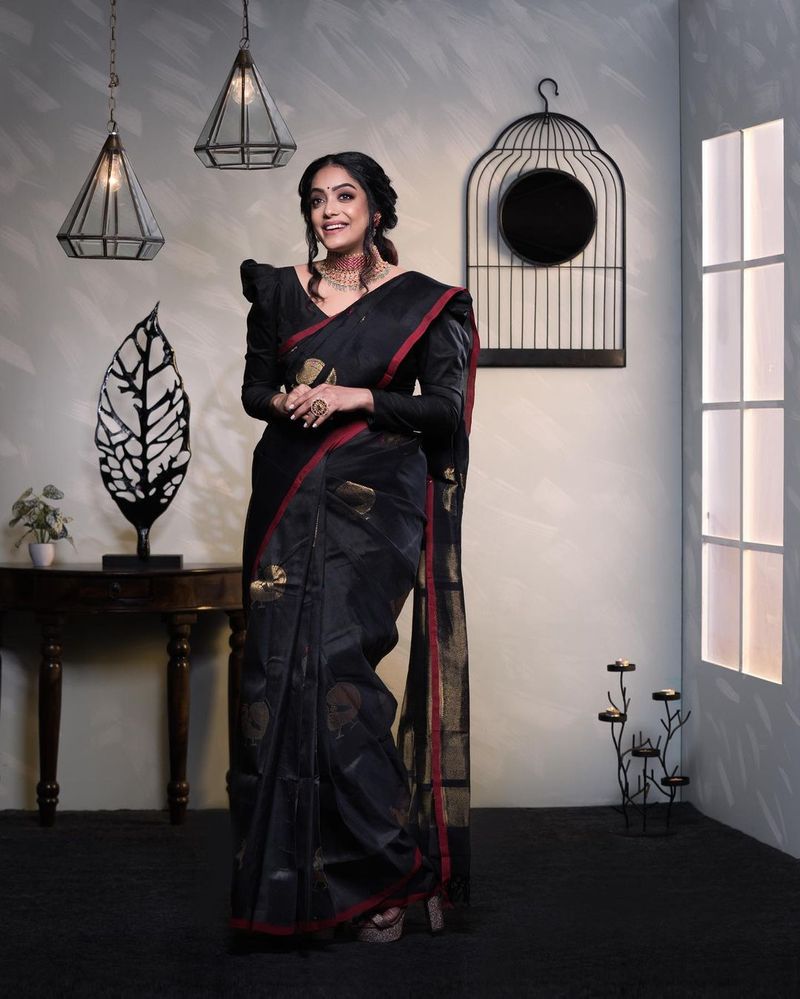 bigg boss abhirami Latest Wedding style photo shoot with jewelry wins internet