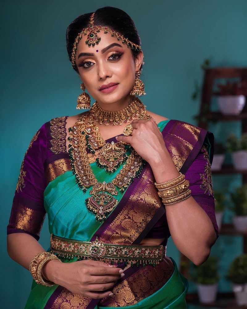 bigg boss abhirami Latest Wedding style photo shoot with jewelry wins internet