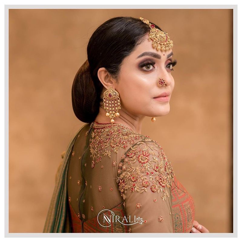 bigg boss abhirami Latest Wedding style photo shoot with jewelry wins internet