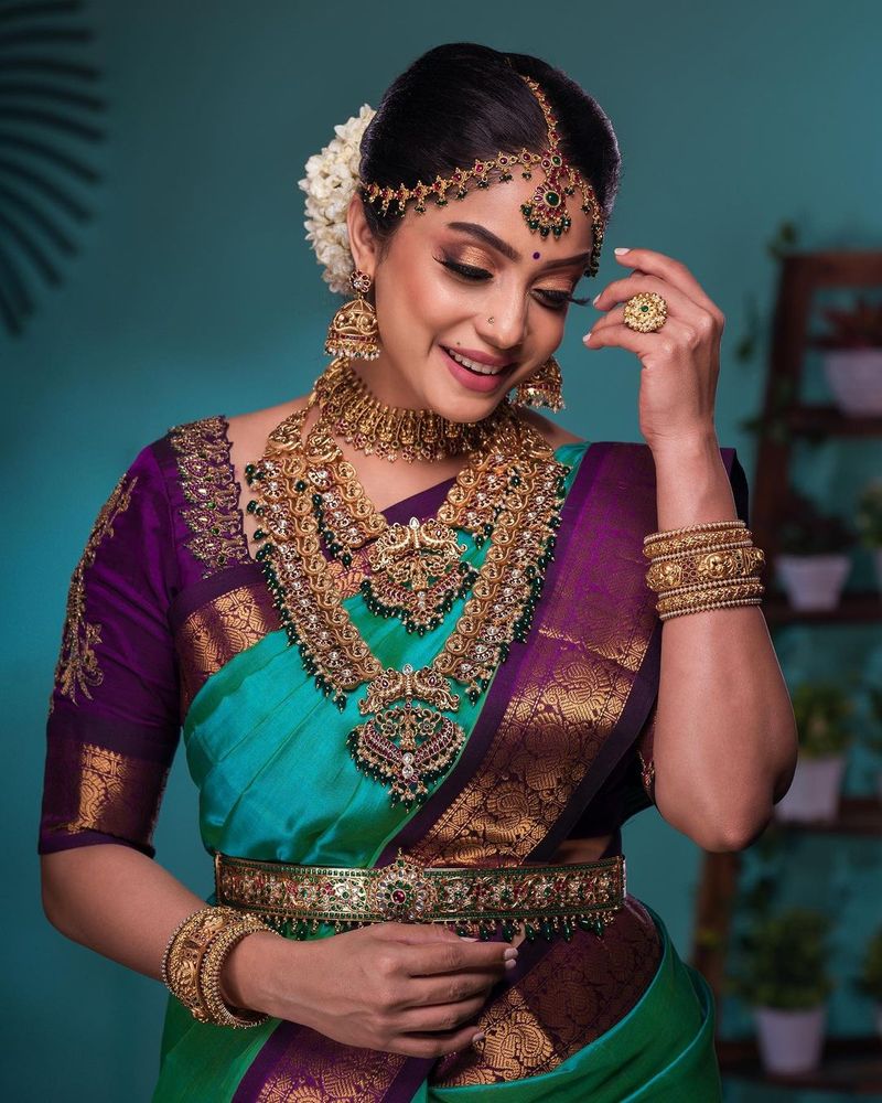 bigg boss abhirami Latest Wedding style photo shoot with jewelry wins internet