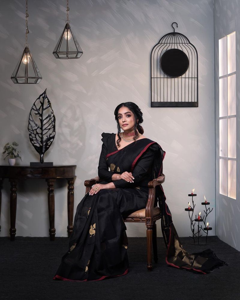 bigg boss abhirami Latest Wedding style photo shoot with jewelry wins internet