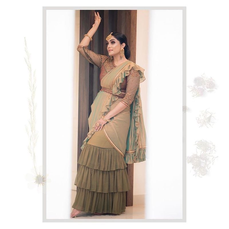 bigg boss abhirami Latest Wedding style photo shoot with jewelry wins internet
