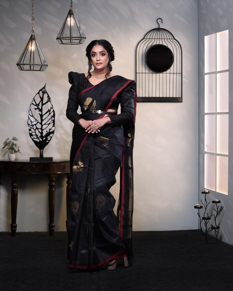bigg boss abhirami Latest Wedding style photo shoot with jewelry wins internet