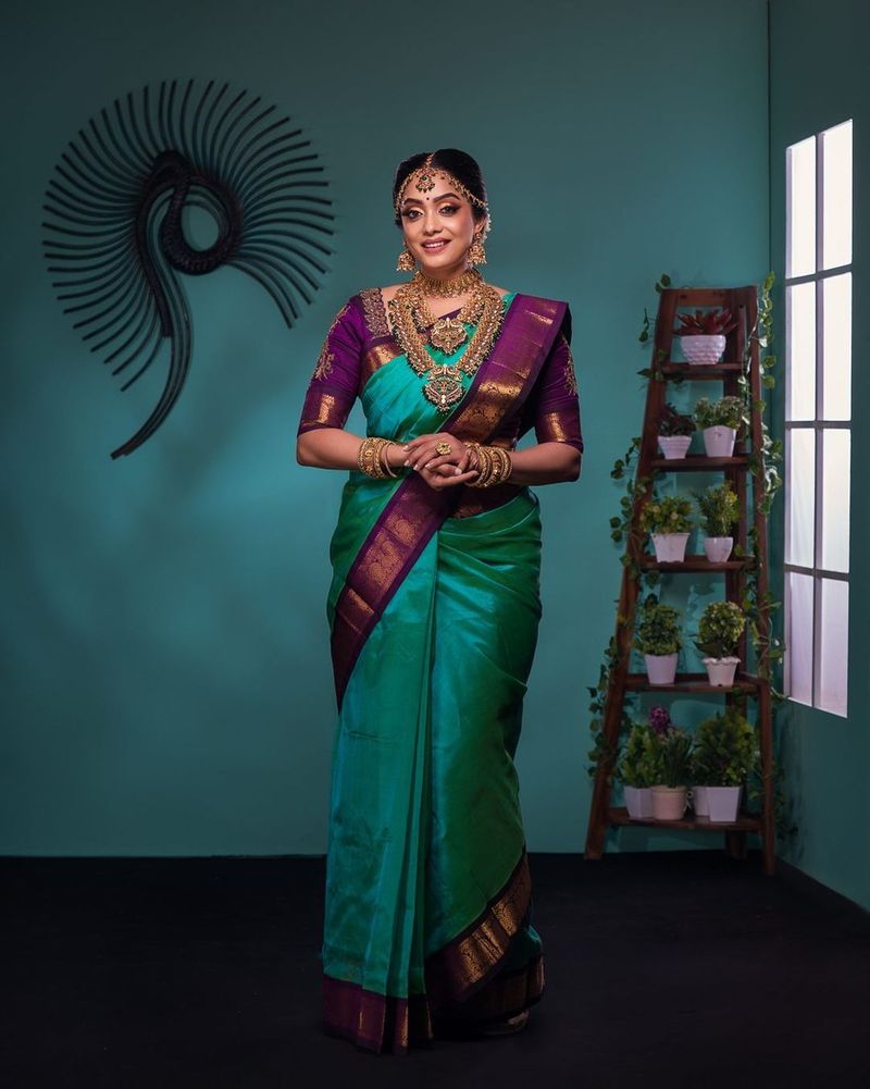 bigg boss abhirami Latest Wedding style photo shoot with jewelry wins internet