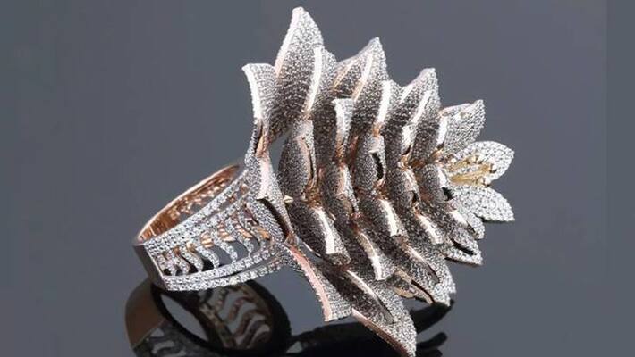 Guinness World Record for the most diamonds in a ring Guinness World Record for the most diamonds in a ring