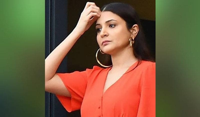Virat kohli caught asking anushka sharma did you eat or not during the match between csk and rcb kph