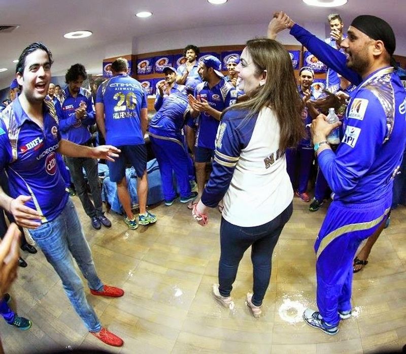 rare photos of nita ambani showing her style and status-sak