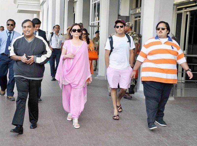 rare photos of nita ambani showing her style and status-sak