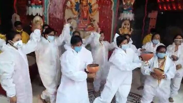 Thakurpukur residents paid homage to Durga idol wearing PPE kit for corona issue RTB Thakurpukur residents paid homage to Durga idol wearing PPE kit for corona issue RTB