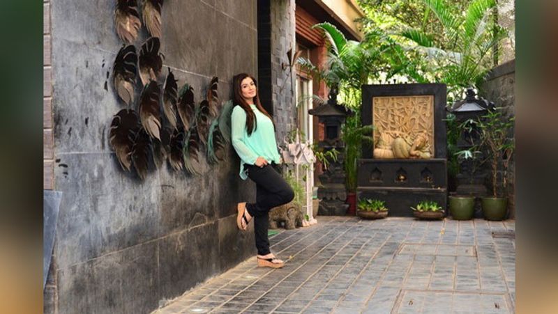 raveena tandon bollywood actress sea facing bungalow in mumbai