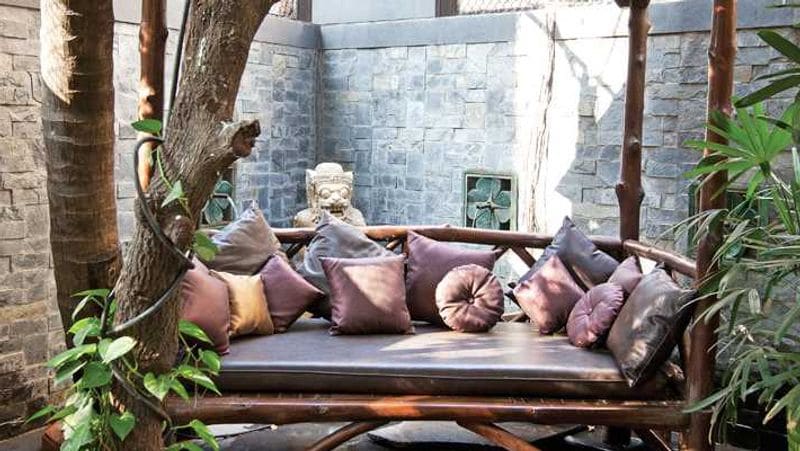 raveena tandon bollywood actress sea facing bungalow in mumbai