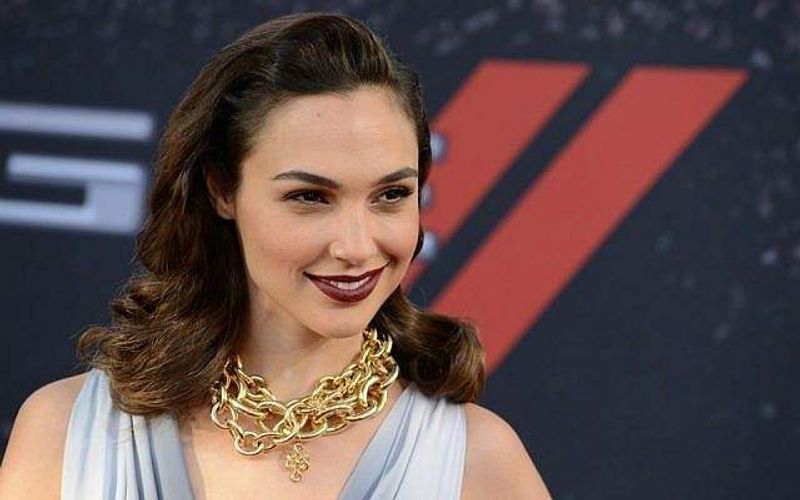 supermom gal gadot shares a photos of herself pumping breast milk on shooting set BRD