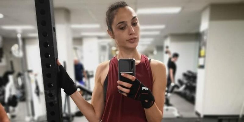 supermom gal gadot shares a photos of herself pumping breast milk on shooting set BRD