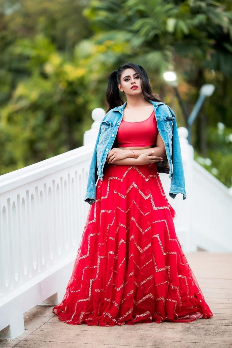 actress iniya stunning hot new photo shoot