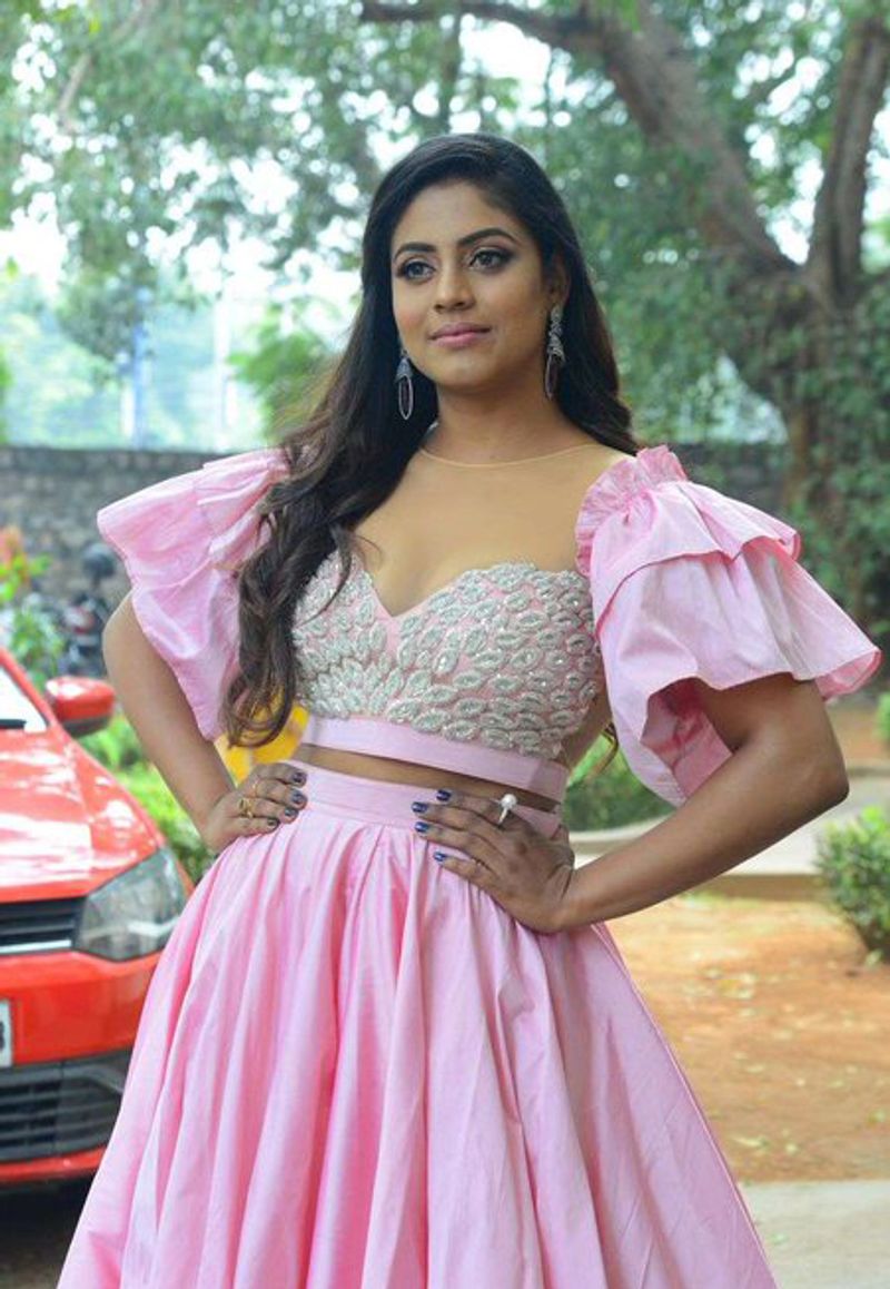 actress iniya stunning hot new photo shoot