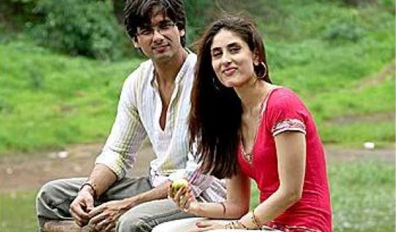 <p>করিশ্মা ও তাঁর মা, দুজনেই করিনাকে বুঝিয়েছিলেন. কীভাবে পরিস্থিতির মোকাবিলা করতে হবে, ও ব্রেকআপের পর তাঁরাই ছিলেন করিনার পাশে। শাহিদকে ভুলতেও তাঁরাই সাহায্য করেন।</p>