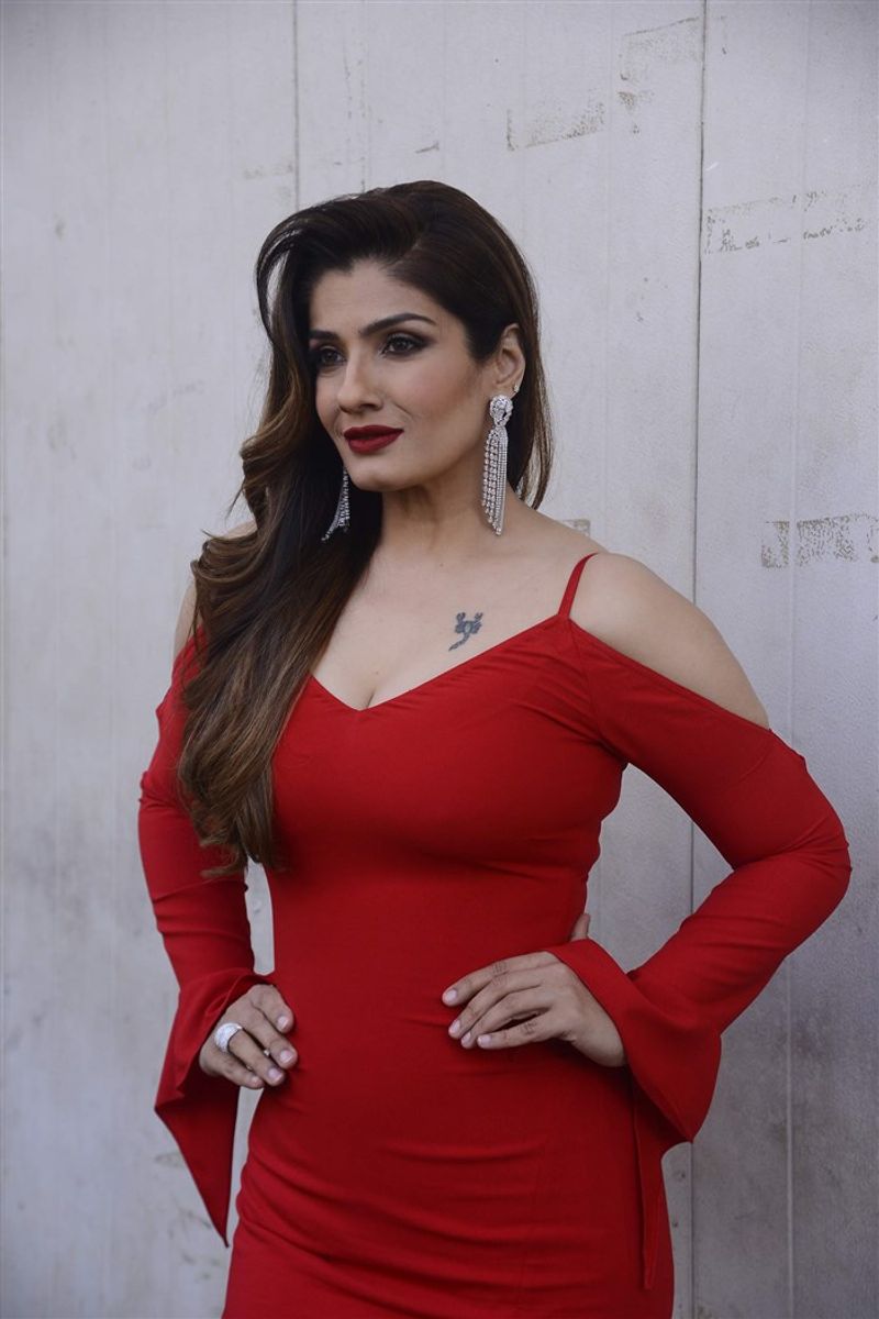 raveena tandon look revealed in kgf 2 arj