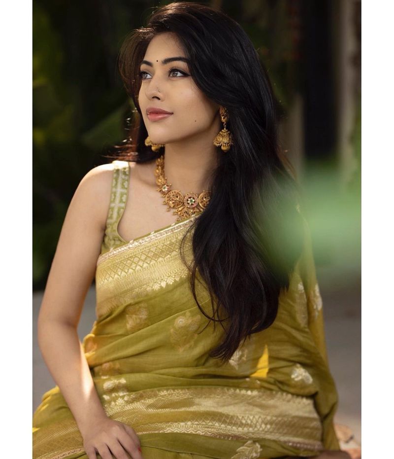 anu emmanuel sari look share with social media arj