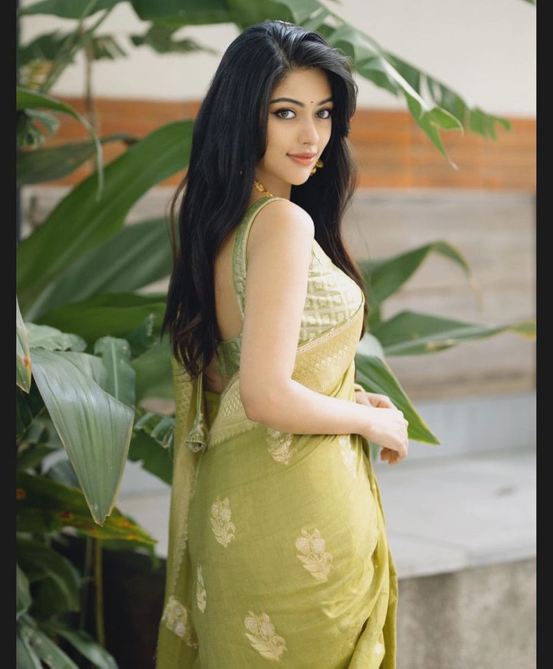 anu emmanuel sari look share with social media arj
