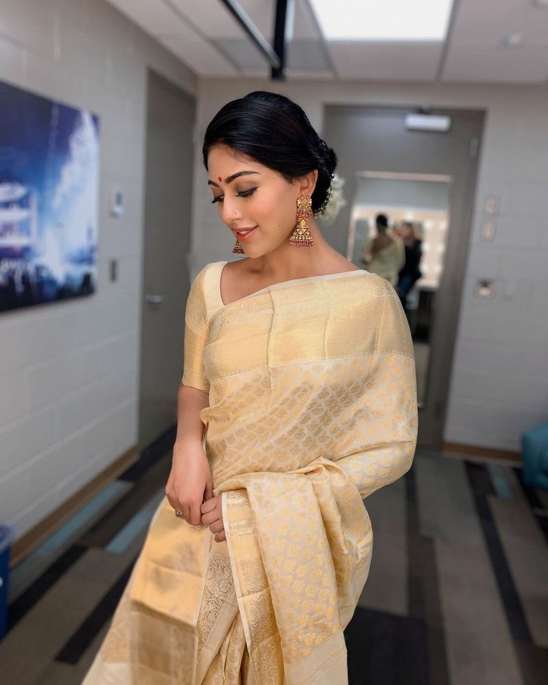 anu emmanuel sari look share with social media arj