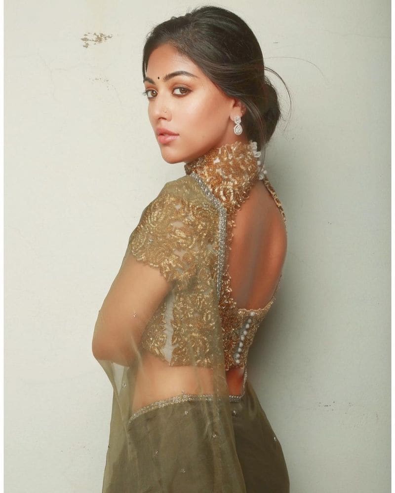 anu emmanuel sari look share with social media arj