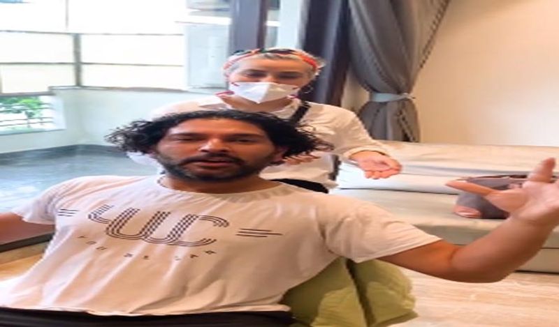 इससे पहले लॉकडाउन में युवराज ने 5 महीने तक बाल नहीं कटवाए। इसके बाद उन्होने खुद अपने हेयर कट की तस्वीर शेयर की, जिसे लोगों ने काफी पसंद किया था। 