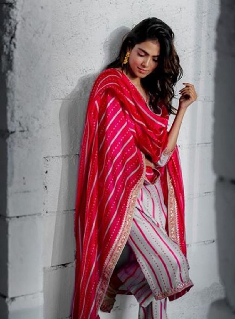 malavika mohan over load hot photo netisons slammed