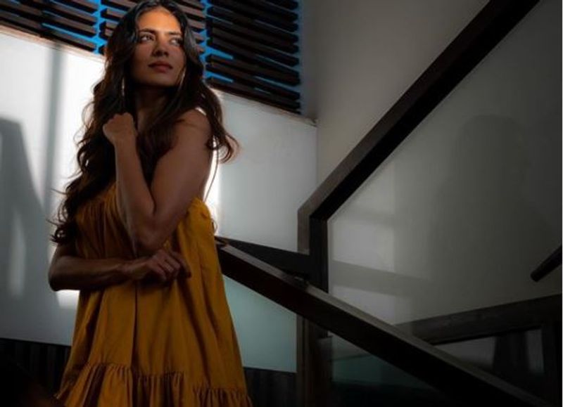 malavika mohan over load hot photo netisons slammed