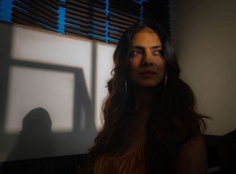 malavika mohan over load hot photo netisons slammed