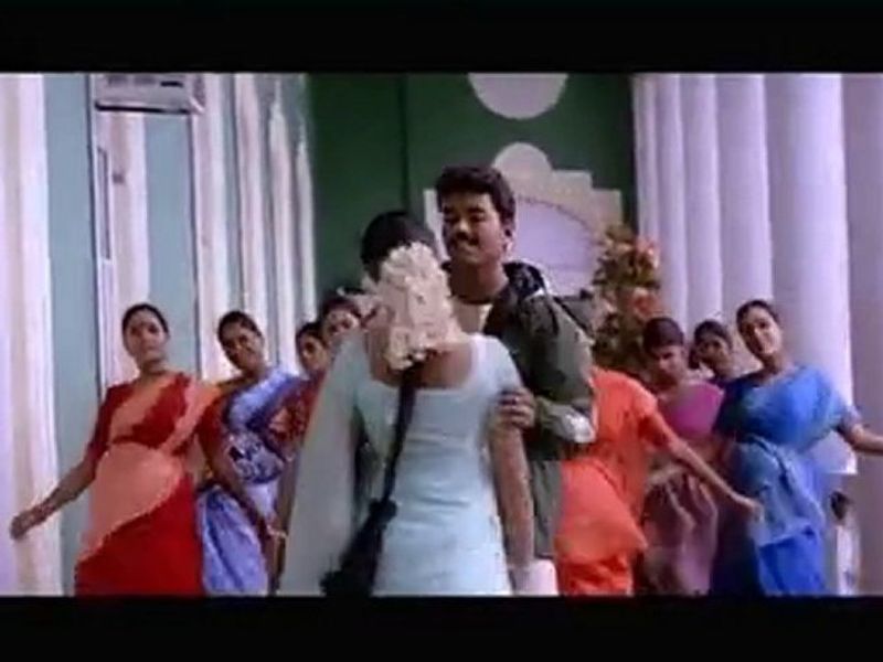an interesting thing happened in Thalapathy vijay priyamanavale shooting spot