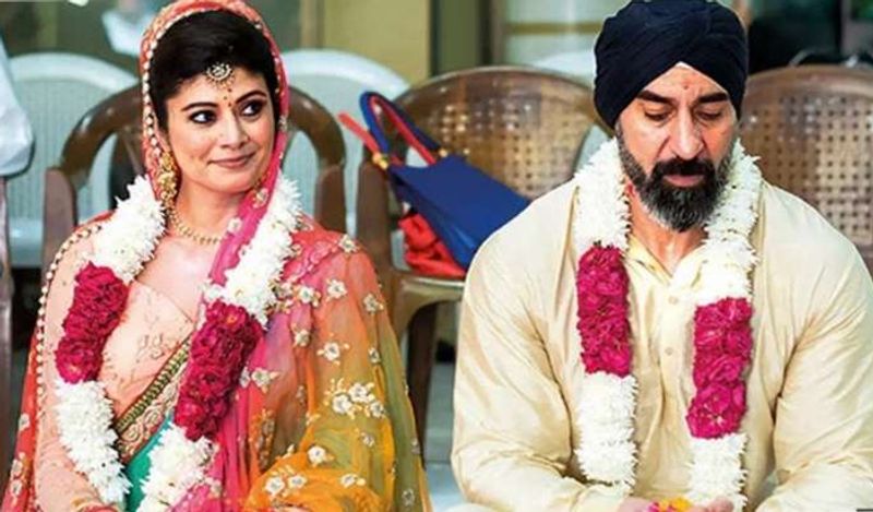 पूजा ने तलाक लेने के 8 साल बाद 2019 में मुस्लिम एक्टर नवाब शाह से शादी की। दरअसल, मीडिया रिपोर्ट्स में कहा जाता है कि दोनों एक-दूसरे को लंबे समय से जानते थे और इनकी कई मौकों पर मुलाकात भी हुई थी। 