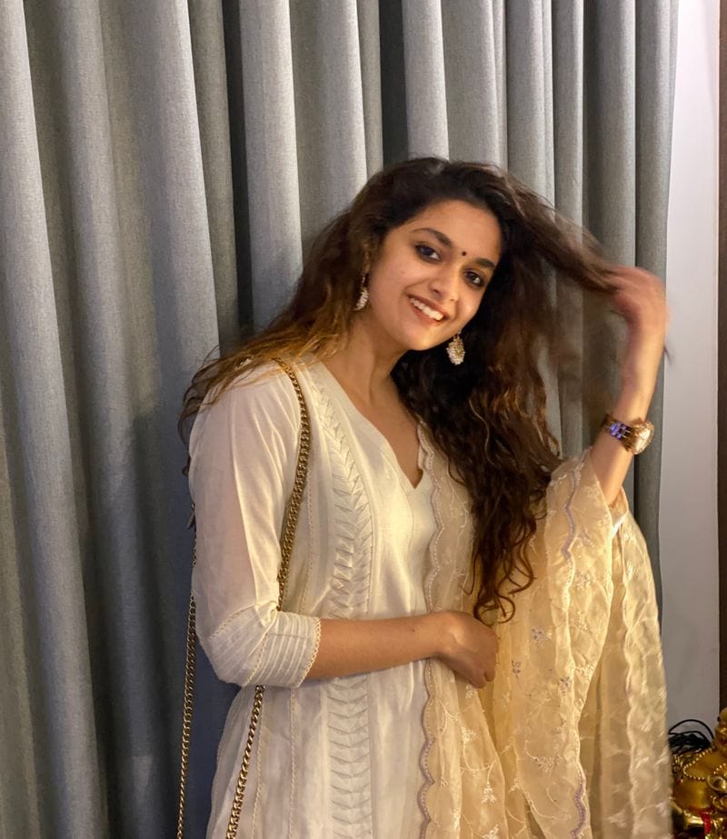 keerthi suresh vijayadasami special photo goes viral