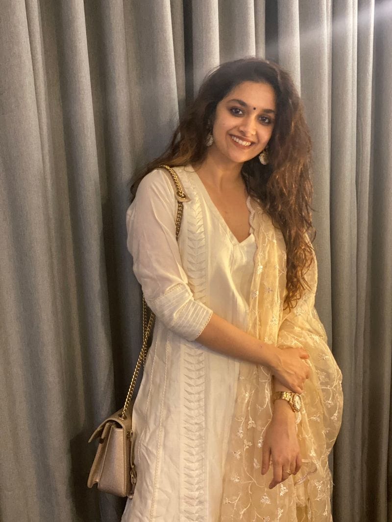 keerthi suresh vijayadasami special photo goes viral