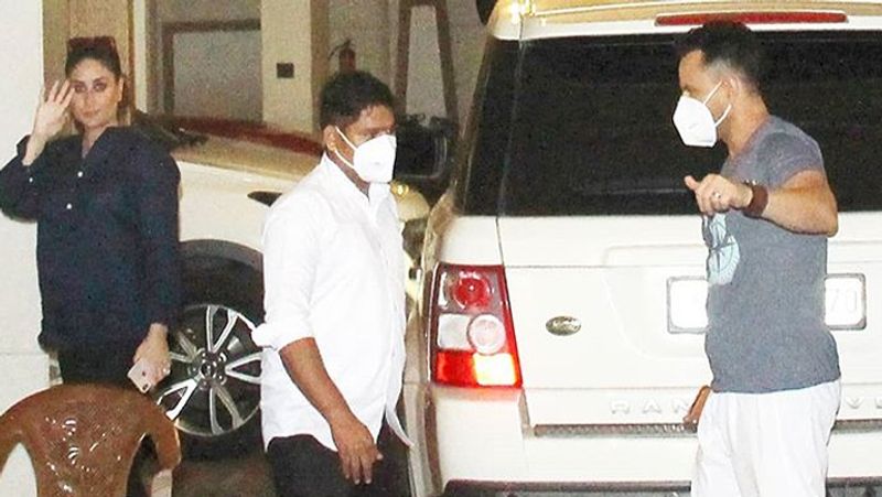 kareena Kapoor spotted flaunting baby bump photos viral