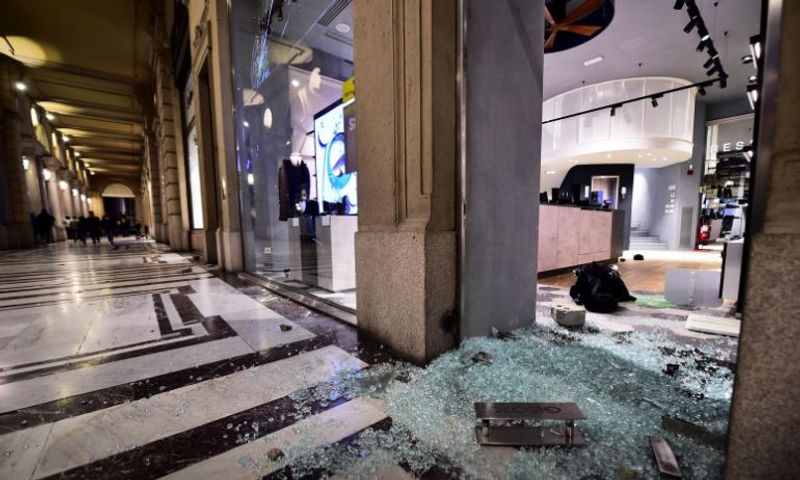 Covid measures; Protests erupt across Italy