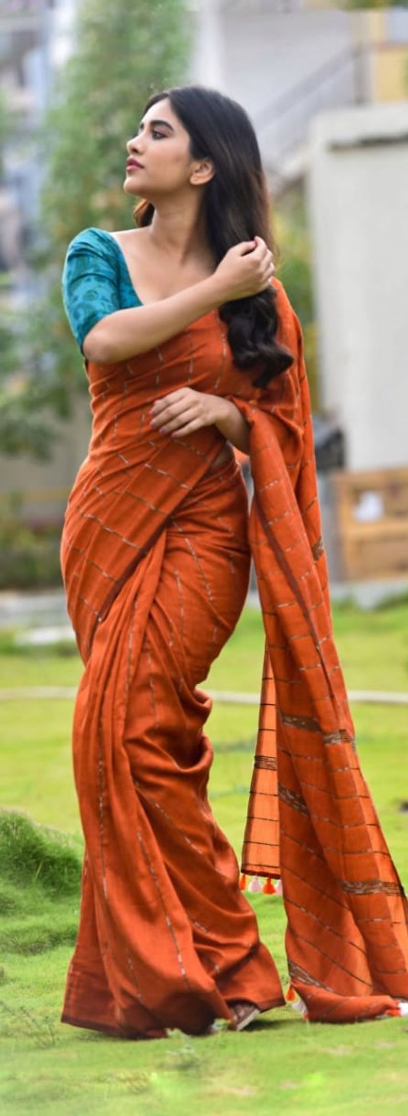 heroin nabha natesh stuns in saree in her latest photos ksr