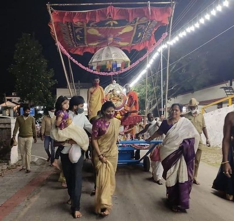Mysuru DC Rohini sindhuri Family Participated in Pallakki utsav snr