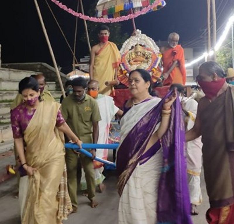 Mysuru DC Rohini sindhuri Family Participated in Pallakki utsav snr