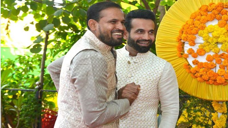 యూసఫ్ పఠాన్ తమ్ముడు ఇర్ఫాన్ పఠాన్ గత ఏడాది క్రికెట్కి రిటైర్మెంట్ ప్రకటించాడు. టీమిండియా తరుపున ఒకేసారి ప్రాతినిథ్యం వహించిన పఠాన్ బ్రదర్స్గా విశేష ఆదరణ దక్కించుకున్న ఇర్ఫాన్ పఠాన్, యూసఫ్ పఠాన్ కెరీర్ ఆరంభించినంత ఘనంగా వీడ్కోలు పలకలేకపోయారు.