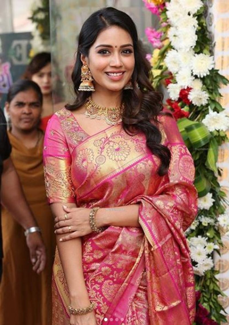 nivetha pethuraj latest saree photos