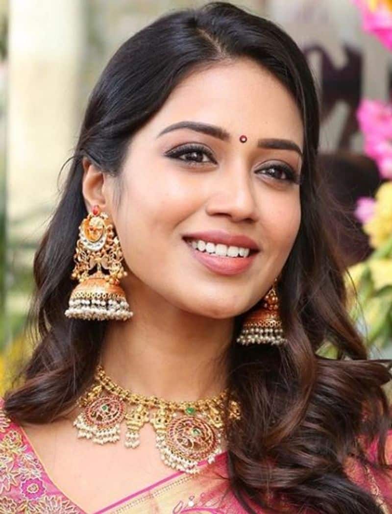 Tamil actor Nivetha Pethuraj complains to Swiggy after finding cockroaches in her meals shares pic dpl