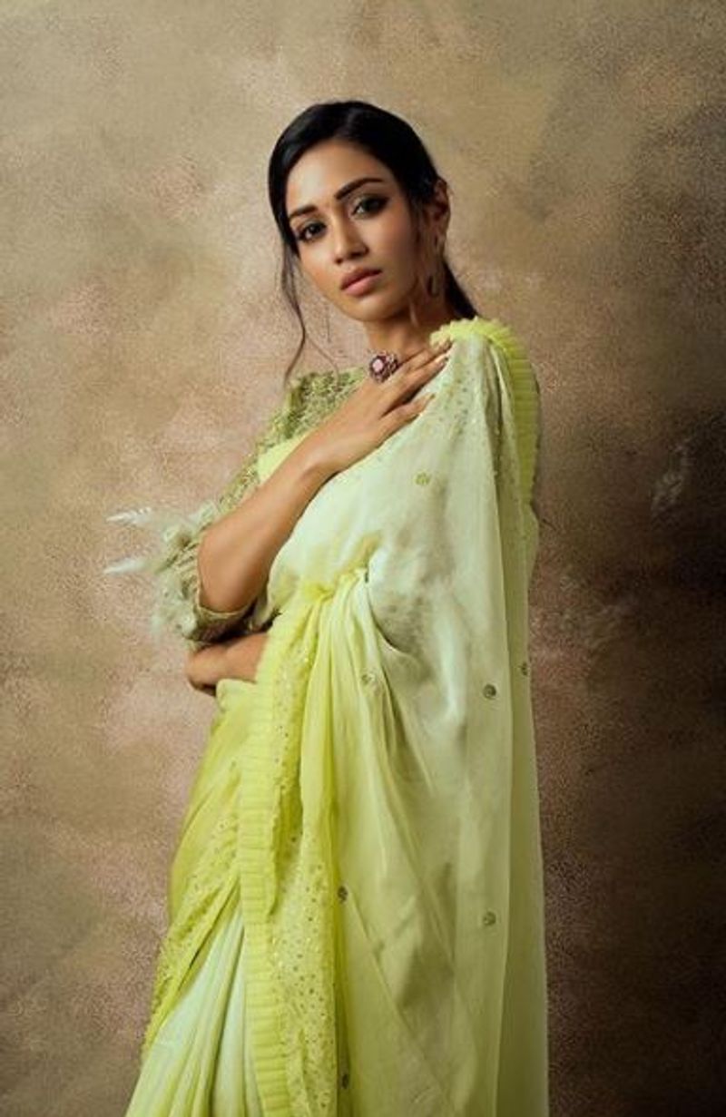 nivetha pethuraj latest saree photos