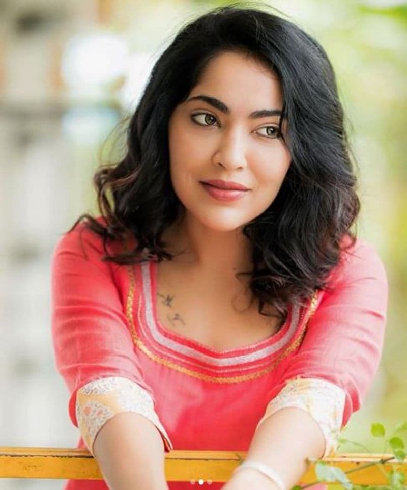vijay tv anchor ramya latest photo goes viral