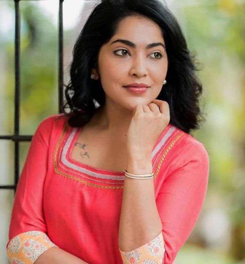 vijay tv anchor ramya latest photo goes viral